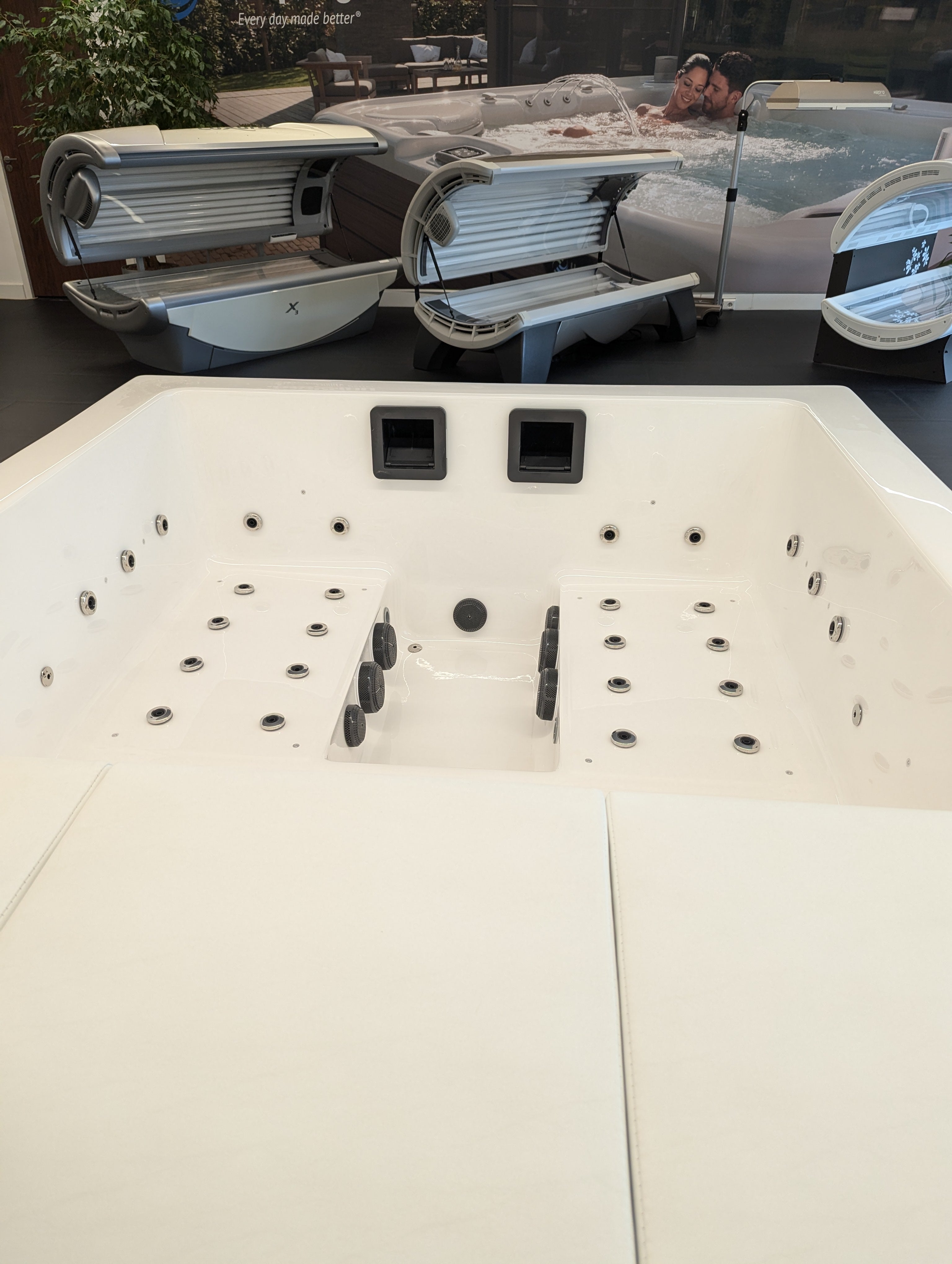 500 m² showroom
