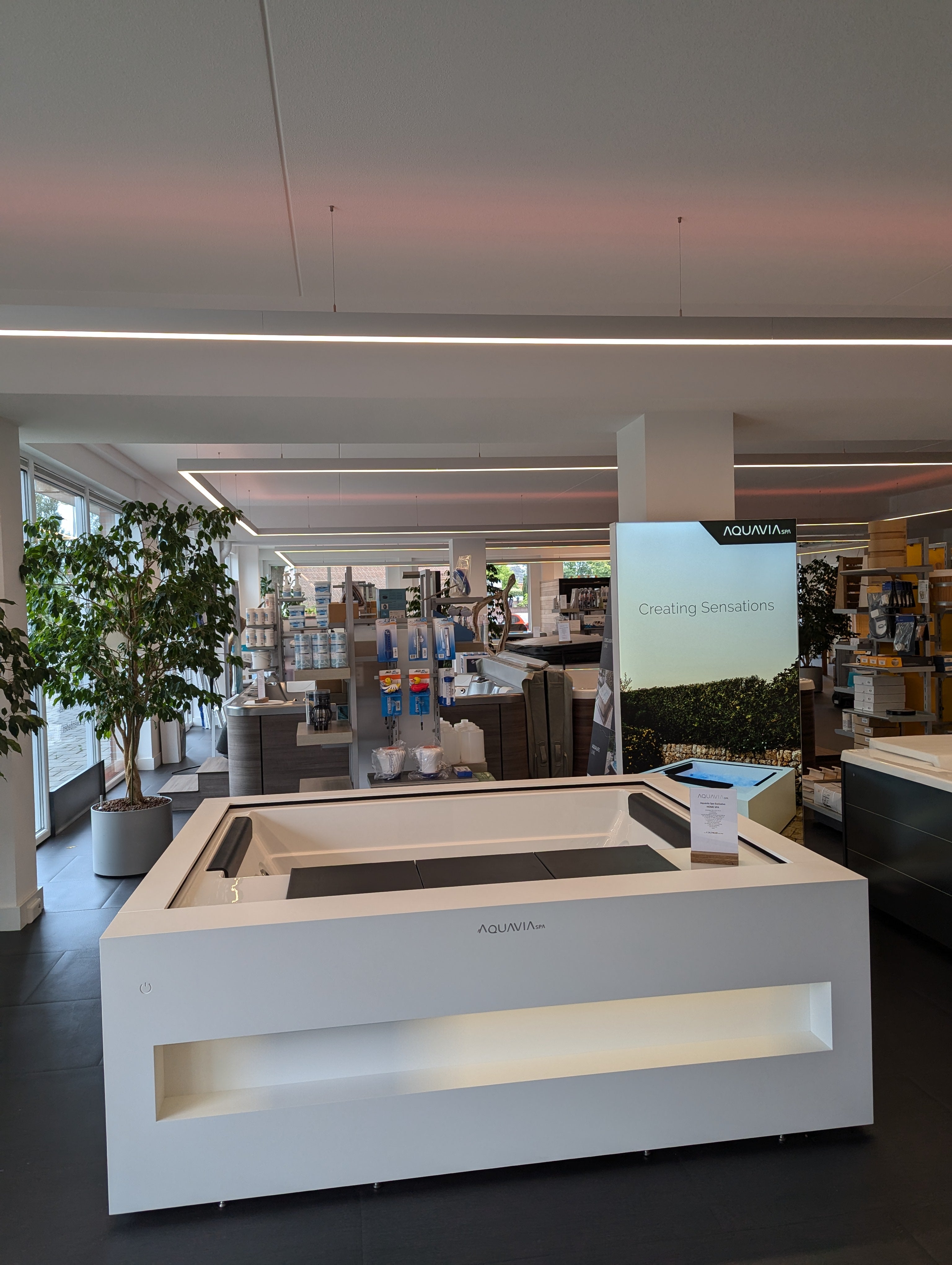 500 m² showroom
