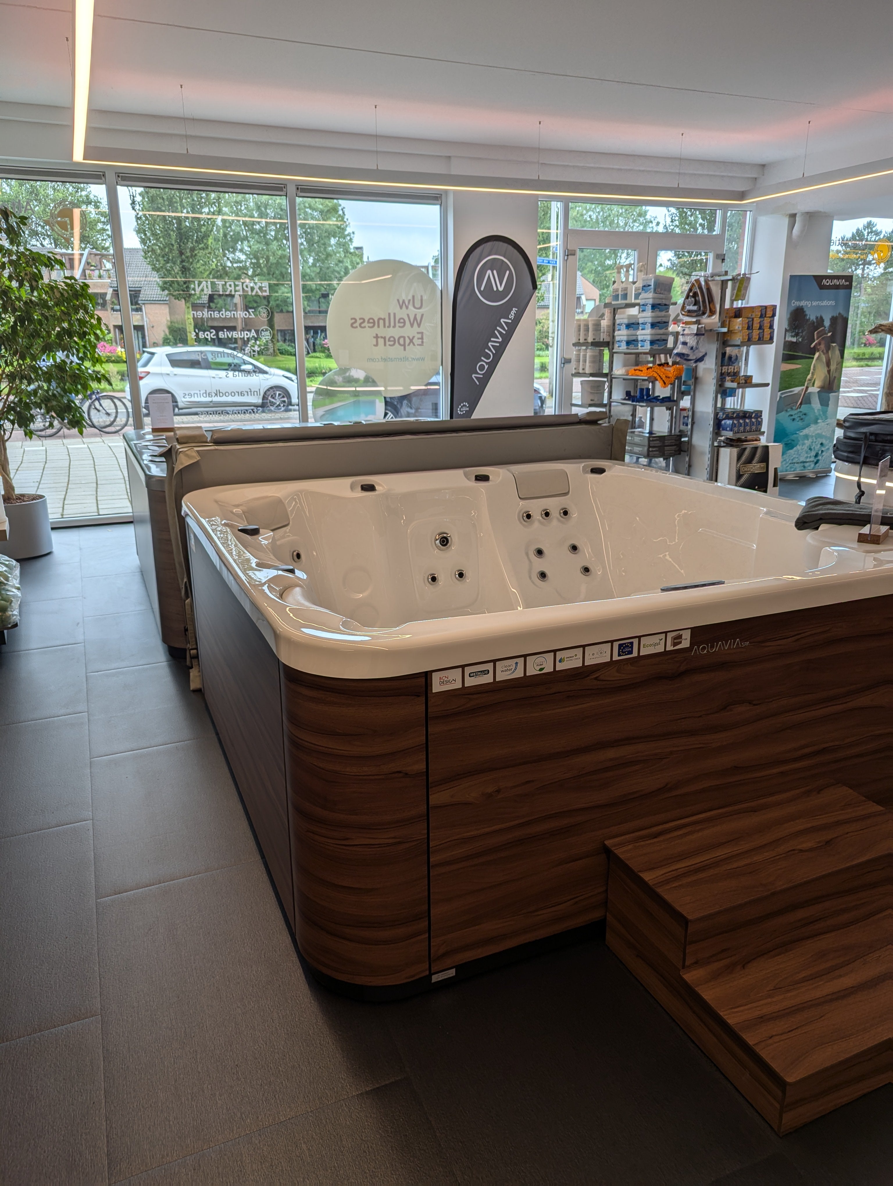 500 m² showroom
