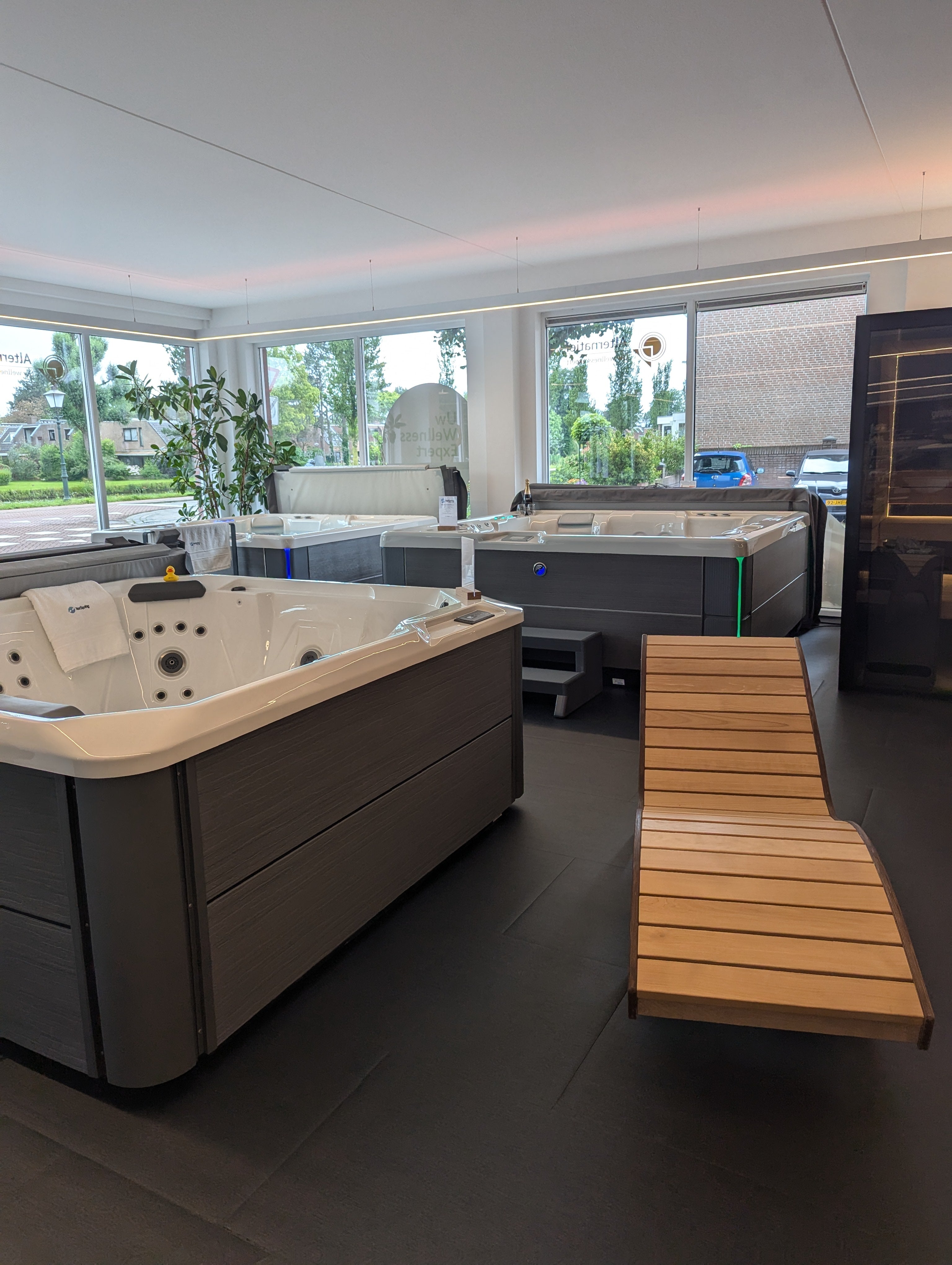 500 m² showroom
