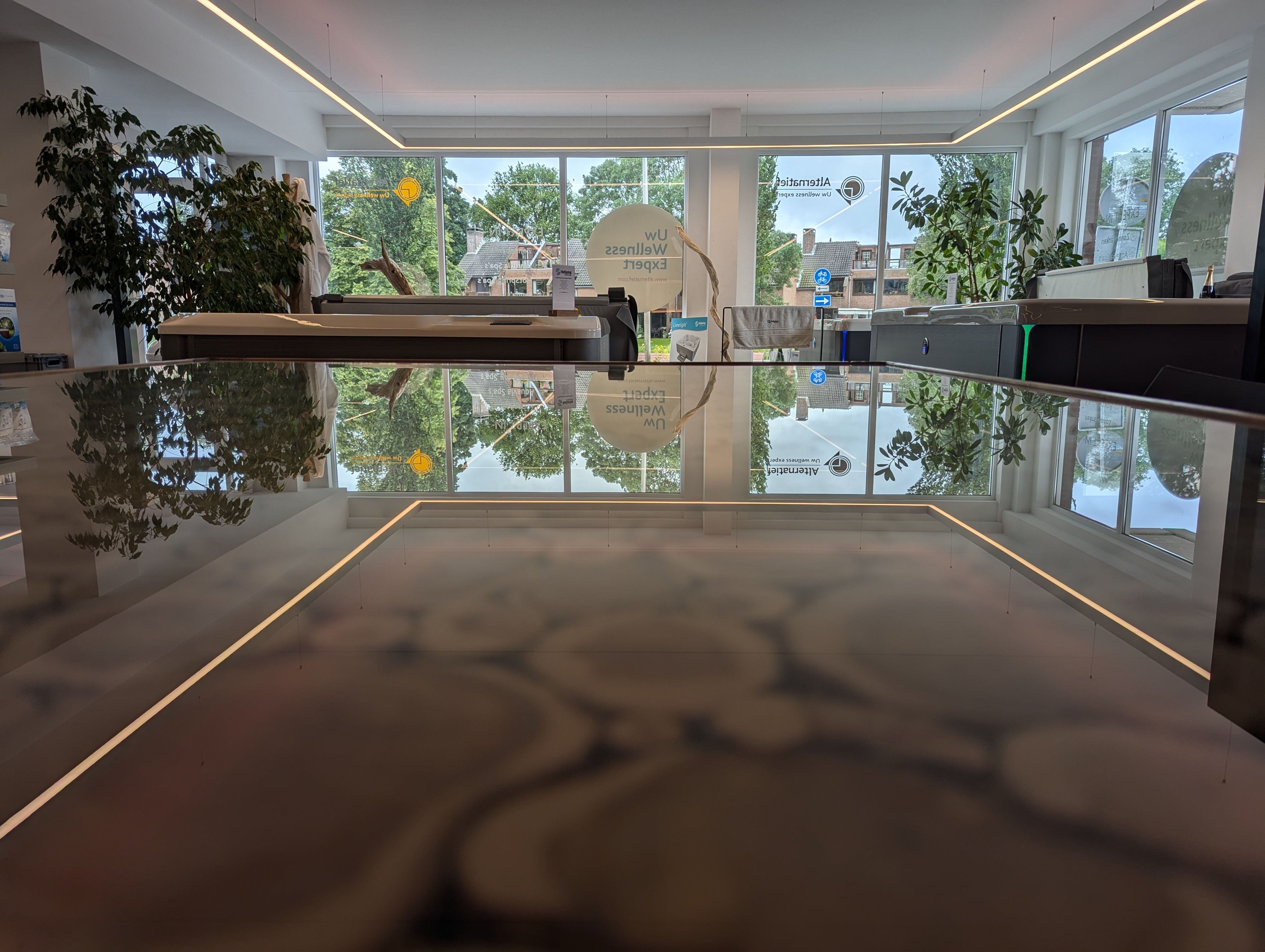 500 m² showroom
