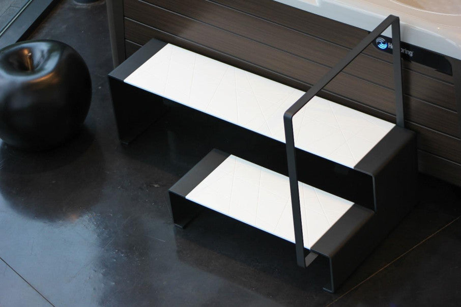 Golf Viktor stalen design step met 2 treden en leuning/handdoekenrek